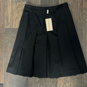 NWT 100% Authentic Burberry London Womens Black Pleated Skirt Size 4